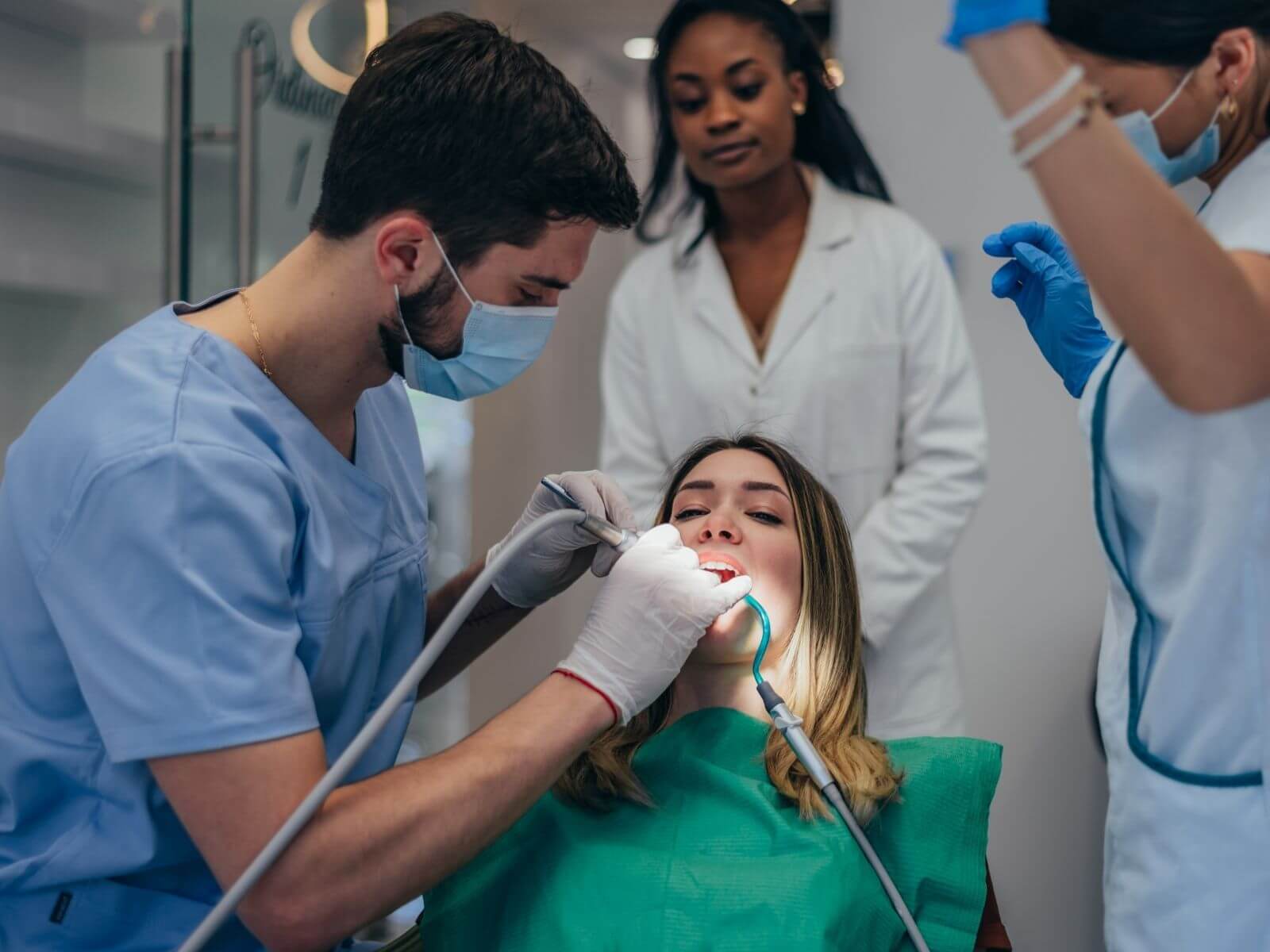 Root Canal Symptoms: Don’t Ignore These Warning Signs
